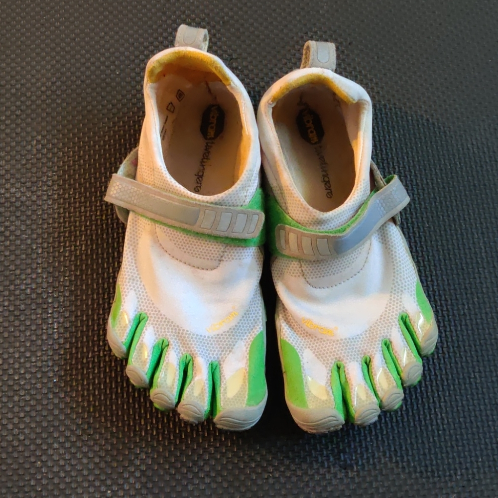 Vibrant five finger shoes